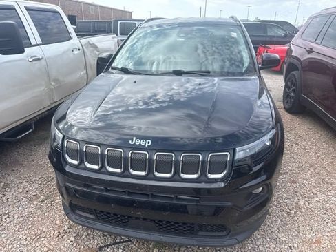 Used 2022 Jeep Compass Latitude w/ Convenience Group AWD/4WD image 2