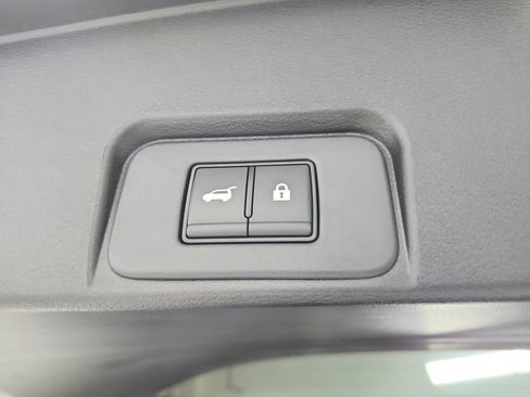 Used 2025 Nissan Rogue SV w/ SV Premium Package FWD image 40