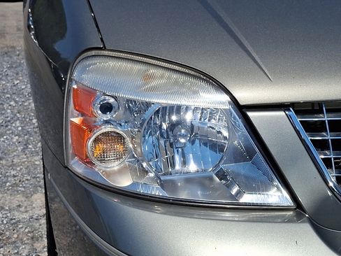 Used 2004 Ford Freestar SEL image 10