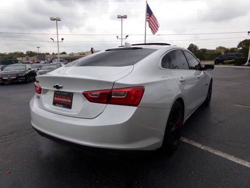 Used 2018 Chevrolet Malibu LT w/ Redline Edition FWD image 8