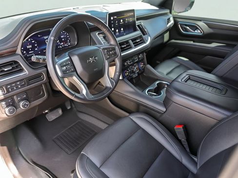Used 2022 Chevrolet Tahoe Z71 w/ Luxury Package AWD/4WD image 13