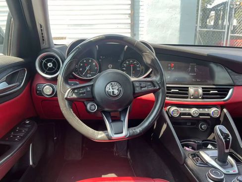 Used 2021 Alfa Romeo Giulia Sprint w/ Nero Edizione image 13