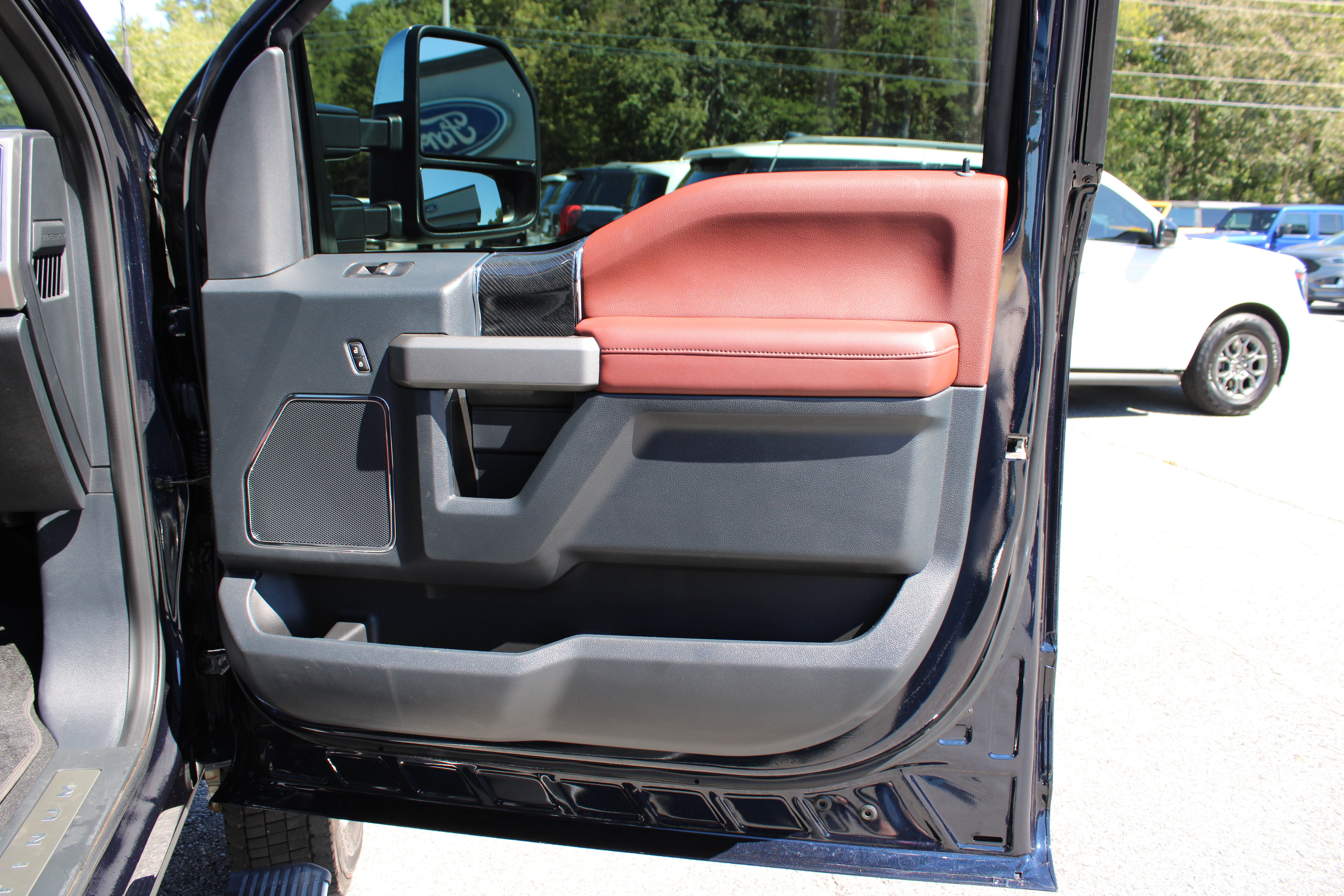 Used 2022 Ford F450 Platinum w/ FX4 Off-Road Package AWD/4WD image 19