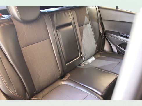 Used 2020 Chevrolet Trax LT w/ LT Convenience Package image 16