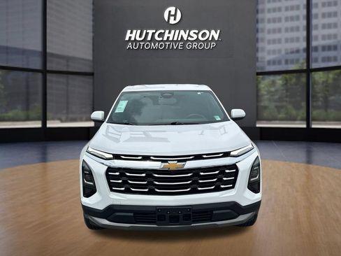 Used 2025 Chevrolet Equinox LT AWD/4WD image 2