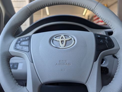 Used 2012 Toyota Sienna Limited image 14