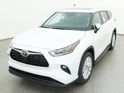 New 2026 Toyota Highlander AWD image 15
