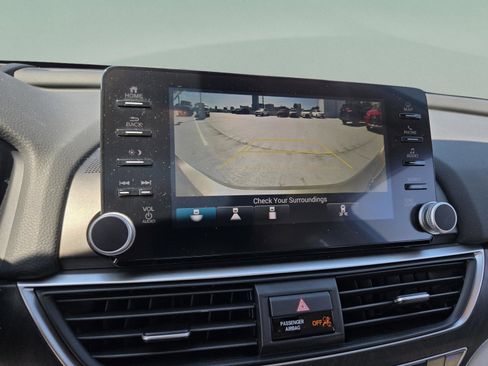 Used 2018 Honda Accord Touring image 16