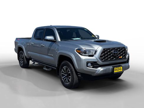 Used 2023 Toyota Tacoma TRD Sport w/ TRD Premium Sport Package AWD/4WD image 7