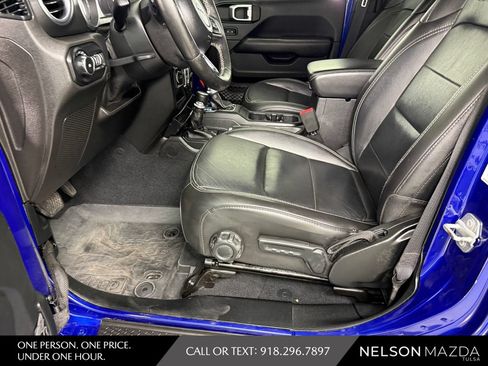 Used 2018 Jeep Wrangler Unlimited Sahara AWD/4WD image 17