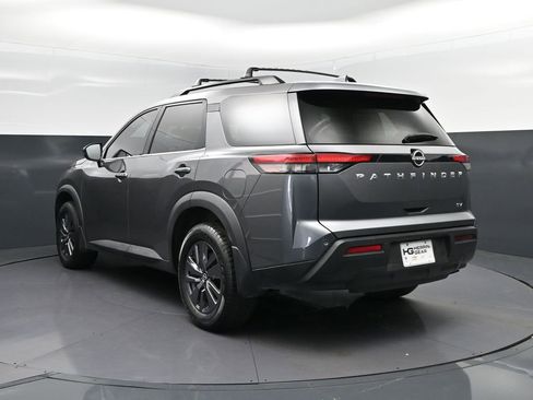 Used 2022 Nissan Pathfinder SV image 5