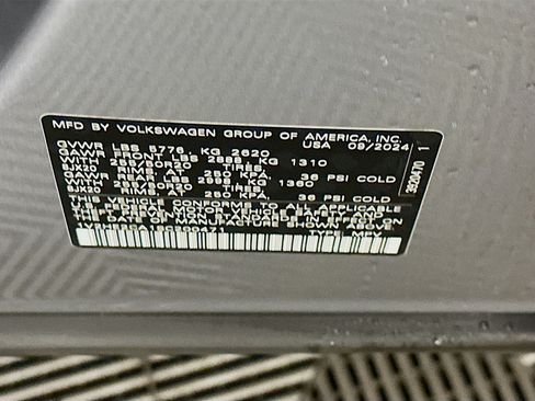 Used 2025 Volkswagen Atlas Cross Sport SE image 12