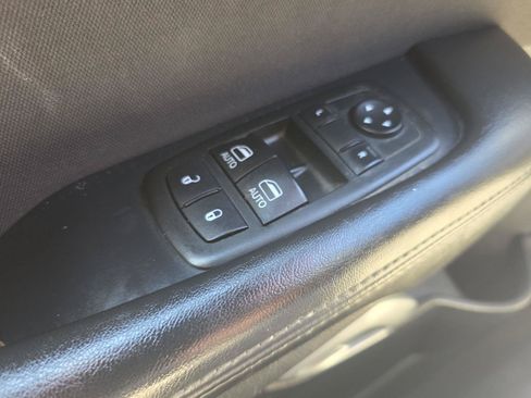 Used 2015 Dodge Challenger SXT RWD image 9