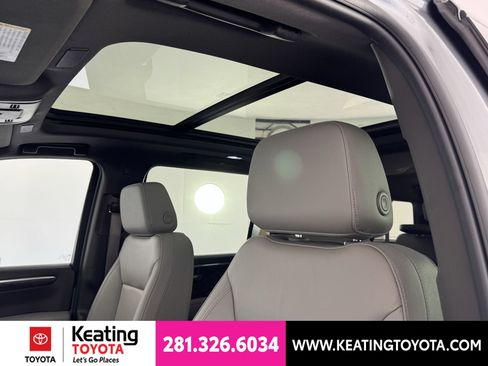 Used 2025 Chevrolet Suburban LT w/ Comfort Package RWD image 20