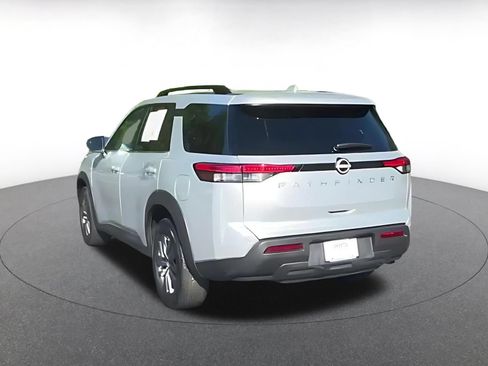 Used 2025 Nissan Pathfinder SV FWD image 8
