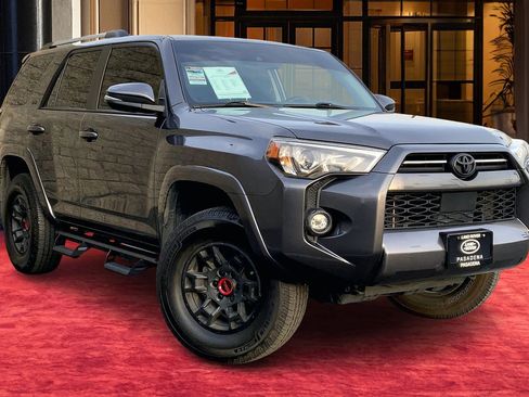 Used 2022 Toyota 4Runner SR5 Premium image 2