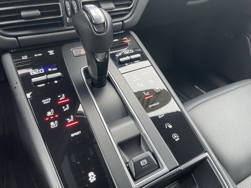 Used 2022 Porsche Macan image 20