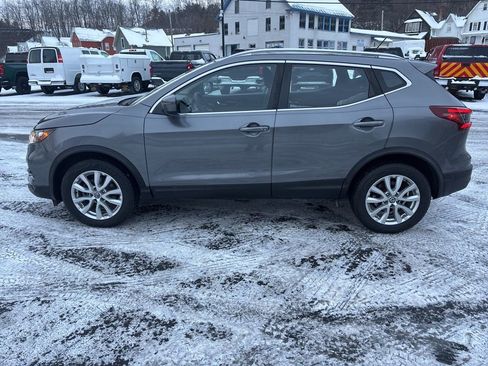 Used 2020 Nissan Rogue Sport SV w/ All-Weather Package AWD/4WD image 2