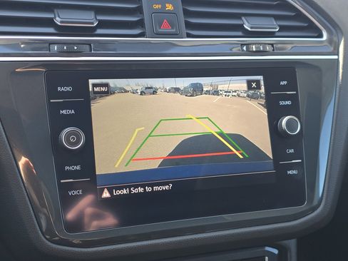 Used 2020 Volkswagen Tiguan SE w/ Panoramic Sunroof Package image 13