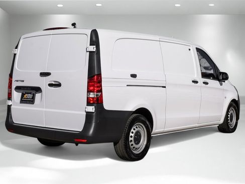 Used 2023 Mercedes-Benz Metris image 6