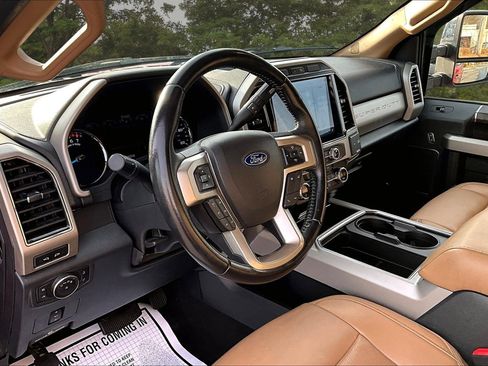 Certified 2022 Ford F250 Lariat w/ Chrome Package image 17