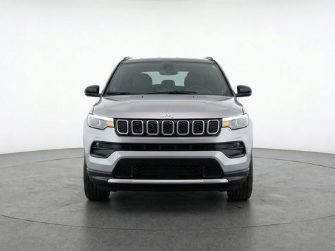 Used 2025 Jeep Compass Limited image 2