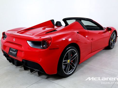 Used 2019 Ferrari 488 Spider RWD image 9