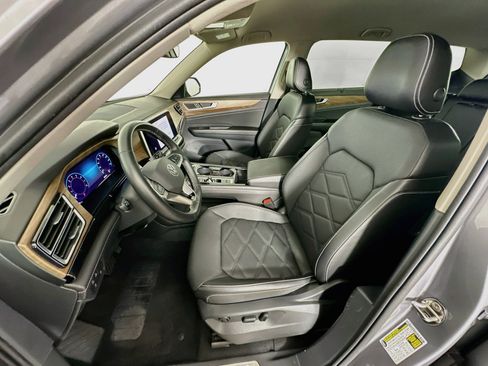 Used 2025 Volkswagen Atlas SE FWD image 13