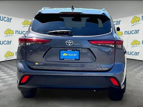 Used 2021 Toyota Highlander XLE AWD/4WD image 5