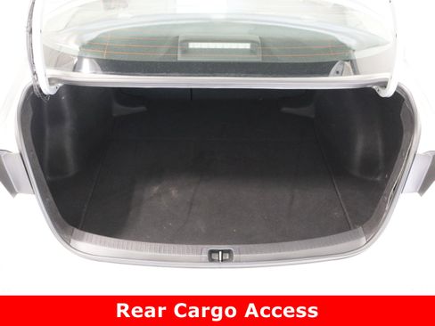 Used 2024 Toyota Corolla LE image 28