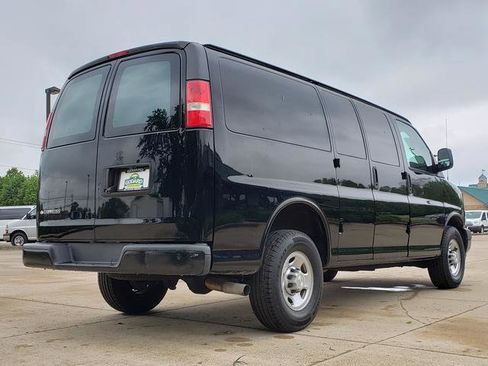 Used 2018 Chevrolet Express 2500 w/ Driver Convenience Package RWD image 6