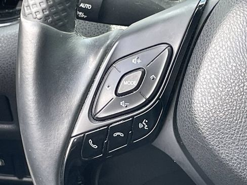 Used 2019 Toyota C-HR Limited FWD image 13