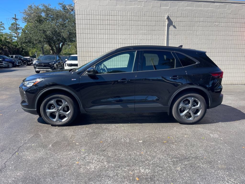 Used 2025 Ford Escape ST-Line Select AWD/4WD image 2
