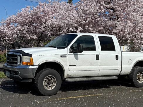 Used 2001 Ford F250 XLT image 1