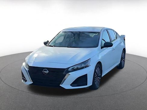 Used 2025 Nissan Altima 2.5 SV image 4