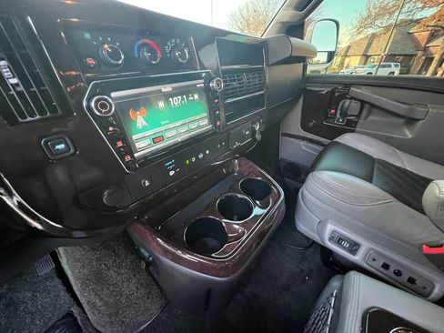 Used 2022 Chevrolet Express 2500 Extended w/ Enhanced Convenience Package image 21