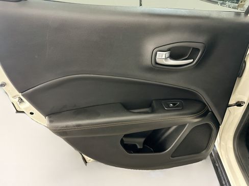 Used 2018 Jeep Compass Limited w/ Navigation Group AWD/4WD image 28