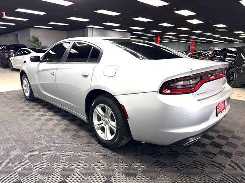 Used 2022 Dodge Charger SXT RWD image 11