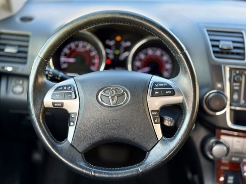 Used 2013 Toyota Highlander Limited FWD image 19
