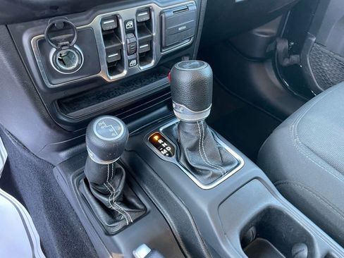 Used 2021 Jeep Wrangler Unlimited Sahara AWD/4WD image 17