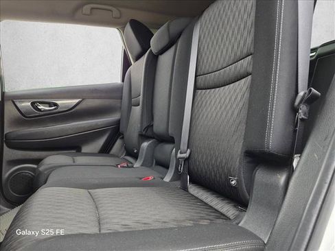 Used 2020 Nissan Rogue SV FWD image 11