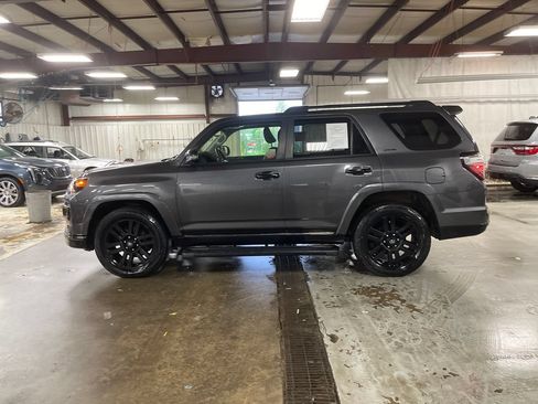 Used 2019 Toyota 4Runner Limited AWD/4WD image 2