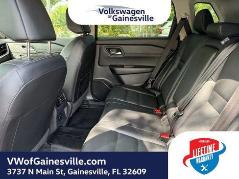 Used 2024 Nissan Rogue SL AWD/4WD image 11