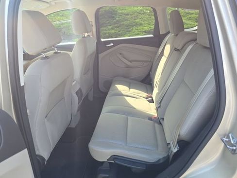 Used 2017 Ford Escape SE w/ SE Cold Weather Package AWD/4WD image 10