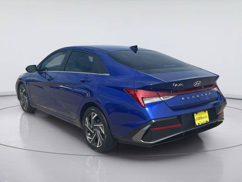 Used 2025 Hyundai Elantra SEL FWD image 6