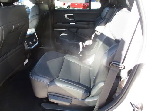 New 2026 Ford Expedition Platinum w/ Stealth Appearance Package image 7