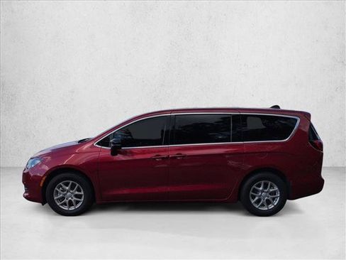 Used 2026 Chrysler Voyager LX FWD image 9