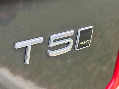 Used 2018 Volvo XC90 T5 Momentum w/ Momentum Plus Package image 16