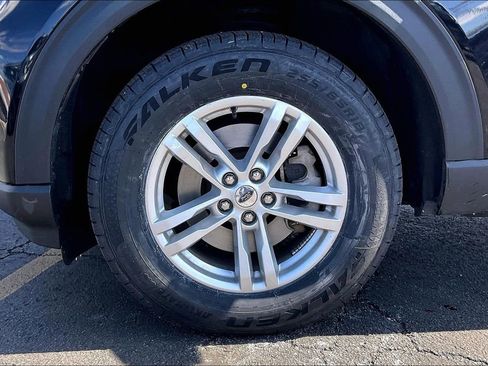 Certified 2022 Ford Explorer XLT w/ Class IV Trailer Tow Package AWD/4WD image 8