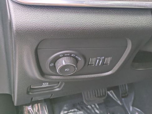 Certified 2025 Jeep Grand Cherokee Overland w/ Luxury Tech Group IV image 16